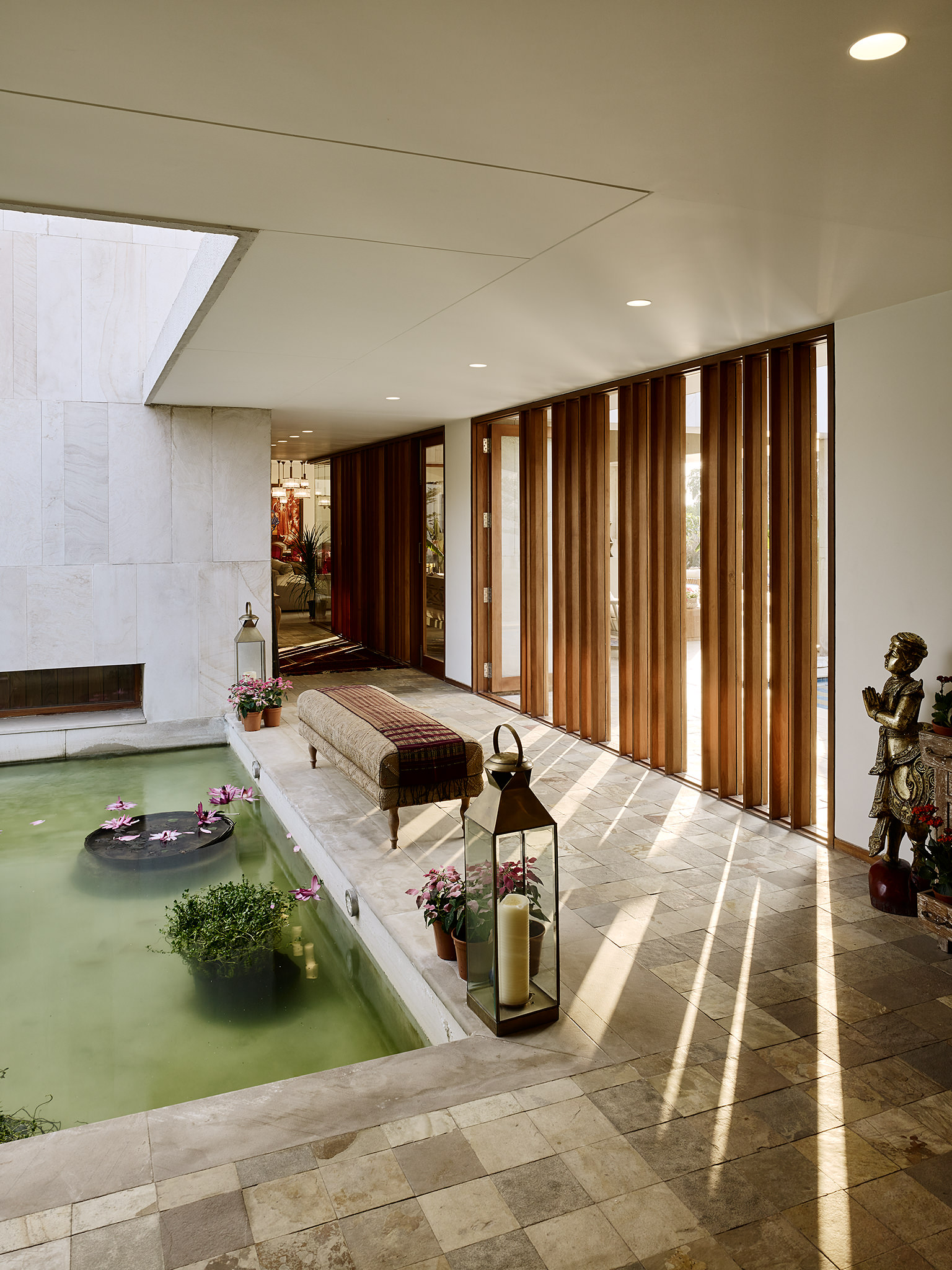 E17621 Alpa 060482 SCREEN